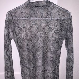Snake skin mesh turtle neck